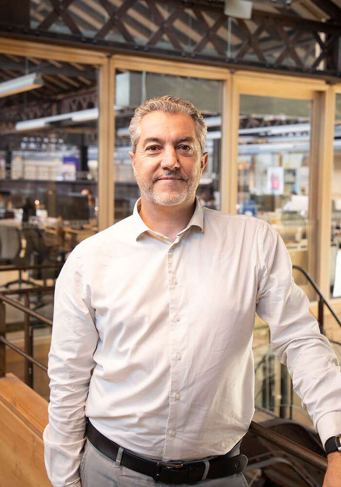 Sébastien, Directeur général